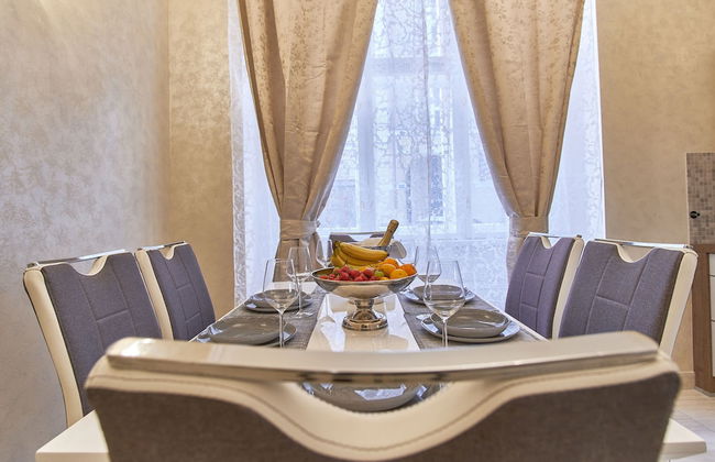 Presidential Apartment In The Old Town Square - Photo 9