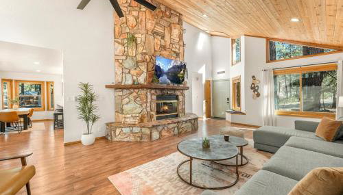 Pinewood Lodge - Backs to Forest - Near Downtown! - Foto 4