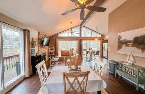 Treetop & Waterfront! Hot Tub, Kayaks, Game Room - Foto 38