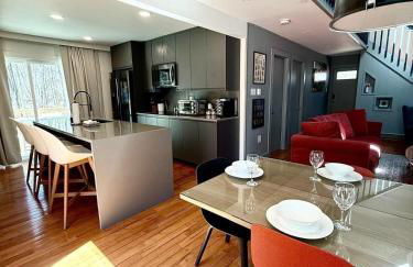 Pocono Chalet,Hot Tub,Arcade,Fireplace, Lake,Pool, Pet friendly, near Jim Thorpe No extra fees to use amenities - Foto 60