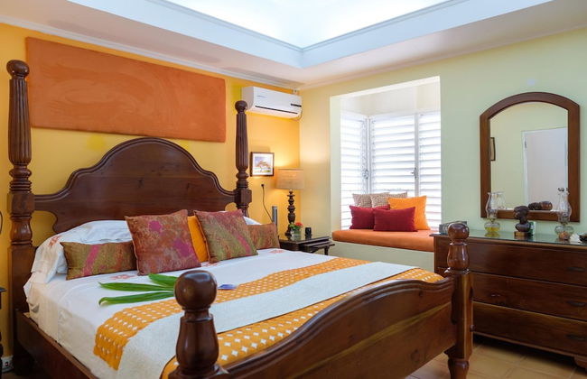 Dreamin Villa - 3 B R Beachfront w Staff - Photo 35