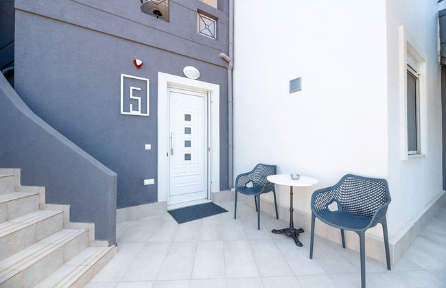 Talos Luxury Suites - Photo 16