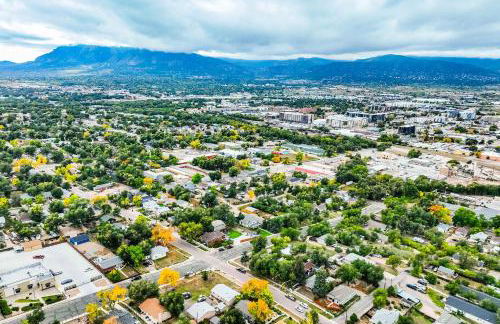 Memorial Row Downtown Escape w Mountain Views - Foto 48