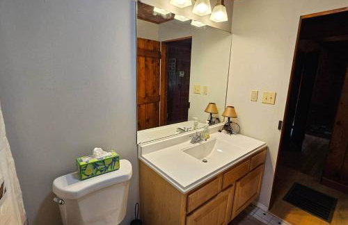 Cozy Cabin Retreat - Sleeps 8 - 1 Hr from STL - Foto 26