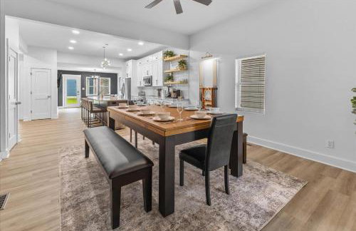 Farm House DT Indy with Pool Table - Photo 14