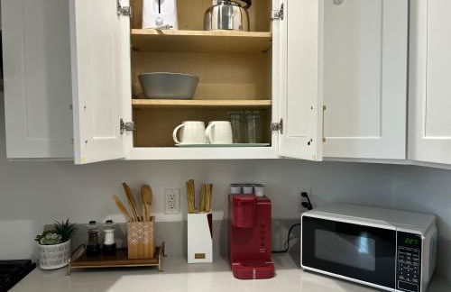 Newly Gated Stylish Steps to Hollywood 2B2B - Foto 13