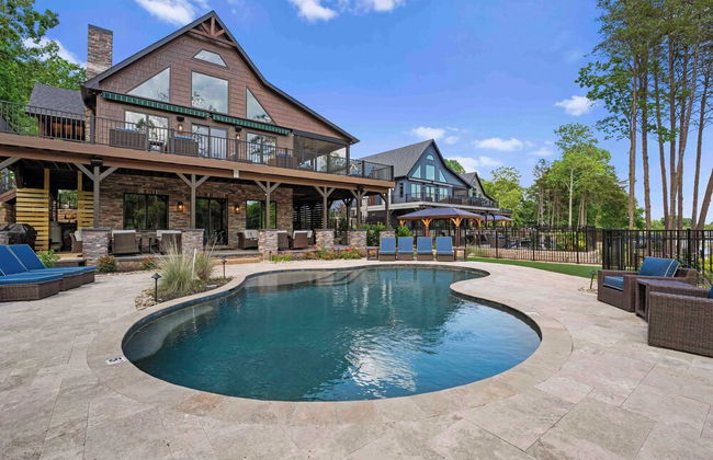 Black Bear Lodge by Avantstay Lakefront, Dock, Pool, Theater Sleeps 20+ - Foto 64