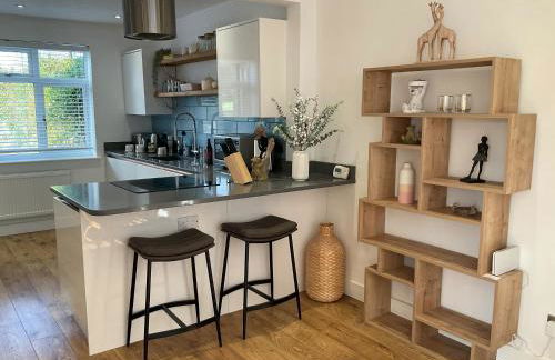 Stylish 3BR House with Free Parking & Garden - Foto 21