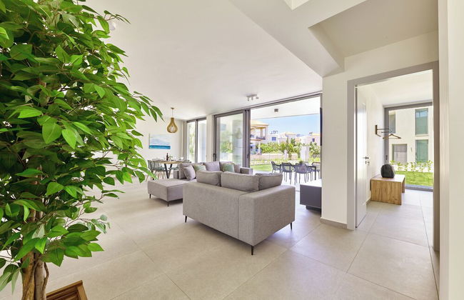 Beach Sand Villas - Beachfront Rooftop Pool - Photo 12