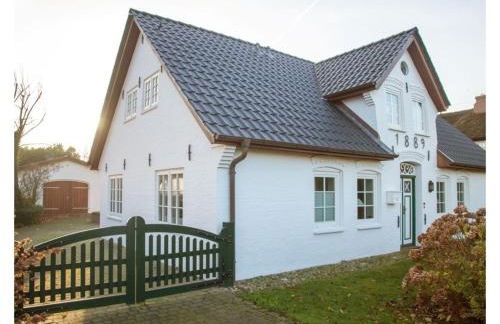 Holiday home in Morsum Sylt with Wi-Fi - Photo 1