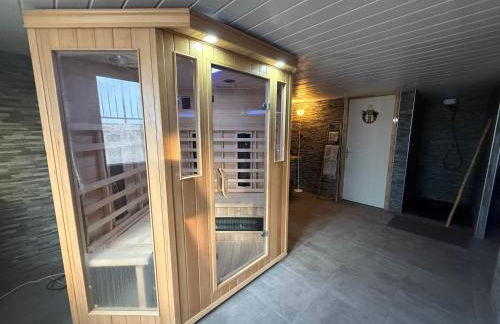 Sisters spa room - Photo 9