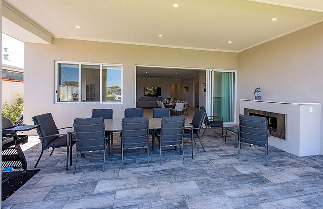 A Waterside Paradise - Foto 27