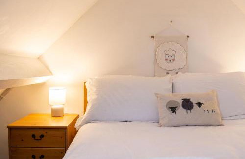 Cosy Cotswolds Cottage Farm Stay - Shepherds Rest - Photo 4