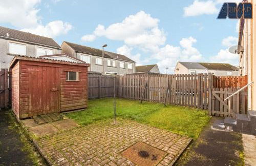 Modern 3 Bed Home in Bathgate with Garden - Photo 9