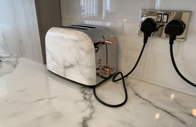 GuywoodHouse - Photo 10