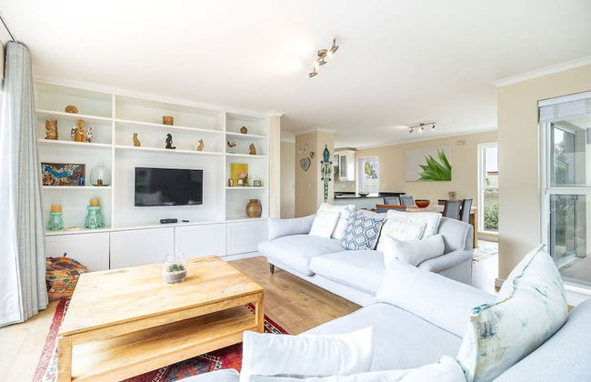 3 Bedroom Family Home - Houtbay - Photo 11