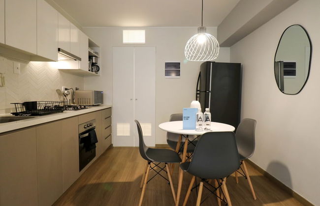 w Sensational 2BR w Balcony in Miraflores - Photo 3