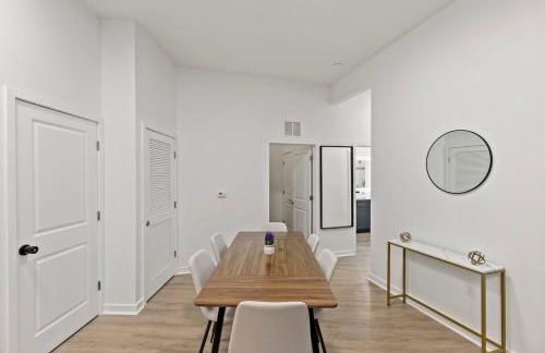 Spacious 2BD - 5 Min DT, Gym, Parking, W-D - Sleep 12 - Foto 20