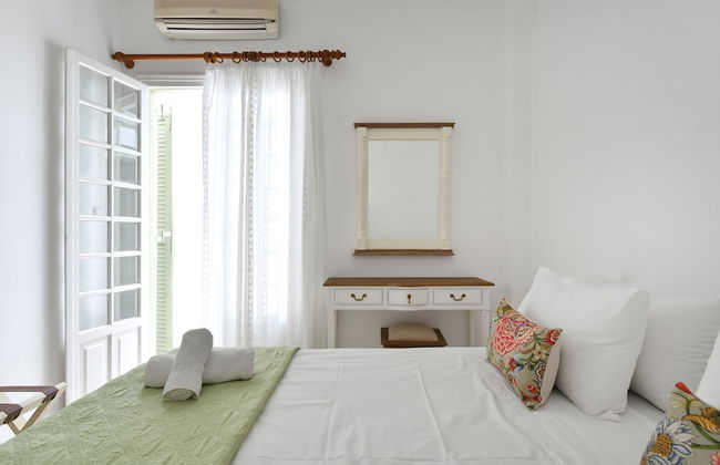 Hara Studios and Apartments - Photo 15