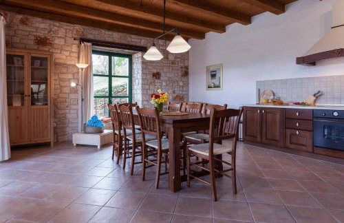 Spacious villa with 10x5m pool, aircon. Rural retreat, stunning views. - Foto 16