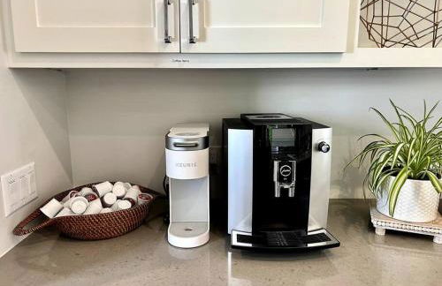 Coastal Paradise . Steps to the beach . Pool . Hot Tub - Foto 26