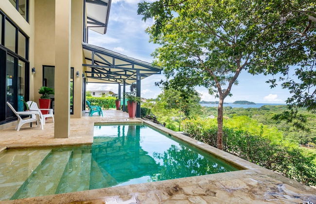 Nostalgic Retro Home on Luxurious Lot with a Private Infinity Pool and Ocean Views - Photo 20