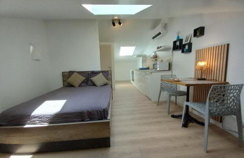 Studio Proche Centre ville avec Place de Stationnement - Foto 3