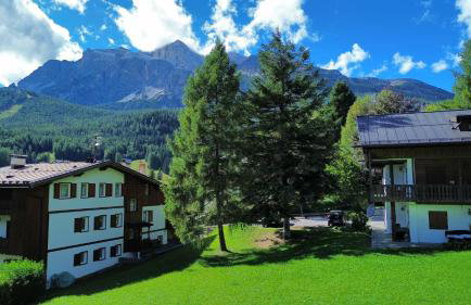 Exclusive Central Chalet, 5 min Sky Slopes, Garage - Foto 25