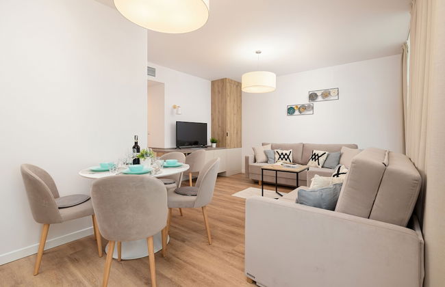 Jantaris Apartments by Renters - Photo 52