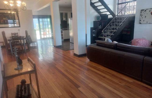 Jakes's Place Modern Comfortable & Sunny 3-bedroom House in Kensington - Photo 15