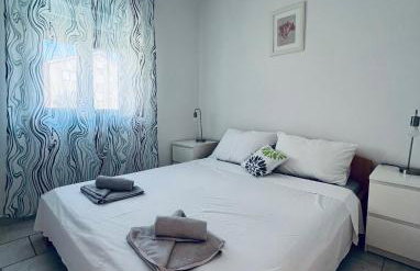 Sun n' Fun Apartments with Pool - Photo 28