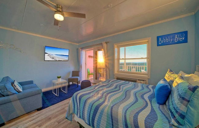 Oceanfront Condo w/ Private Balcony Pool + Tennis Bubbly Blew by Avantstay - Foto 12