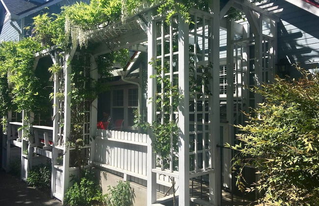 Oak Hideaway Cottage- 1.5 Blocks to OSF - Photo 1