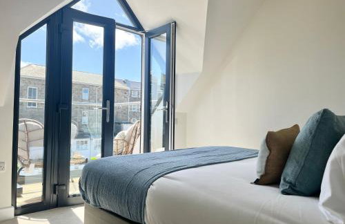 Kerensa 3 bed townhouse located close to the beach with Parking - Photo 18