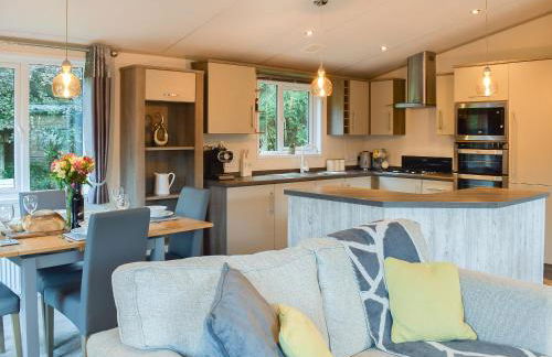 Riverside Lodge - Photo 6