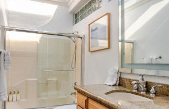 Malibu Beachfront Home with Rock Spa Ocean Views & Huge Deck - Foto 46