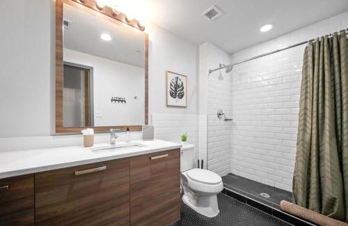 Beautiful Downtown Apartment with Pool, Laundry, Parking - Foto 28