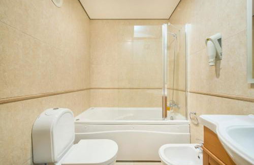 Spacious Apt Near Beach & Train, By TimeCooler - Foto 38