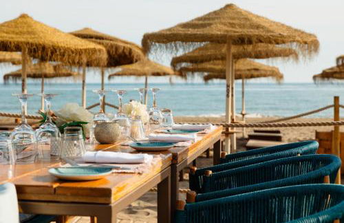 Luxurious frontline golf apartment in Elviria - Photo 69