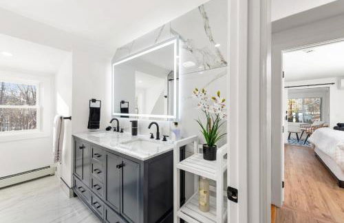 NEW Modern Barrel Getaway HOT TUB & Game Room - Foto 30