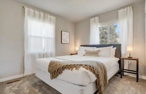 Newly Built 3BD Retreat w Mtn Views & Game Room - Foto 3