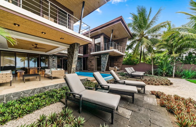 Beachfront Villa - Sunsets and Daily Maid Service - Photo 37