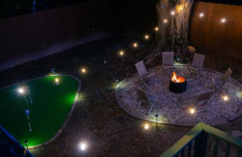 Speakeasy, Hot Tub, Putt Putt, Outdoor Theatre, 8 minutes from Downtown Greenville - Foto 13