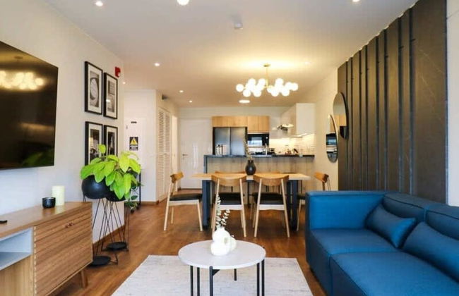 w Spectacular 1BR With Balcony in Miraflores - Photo 1