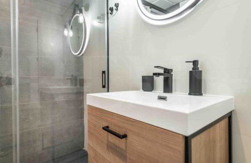 Modern Studio with Private Rooftop Terrace by REMS - Foto 13