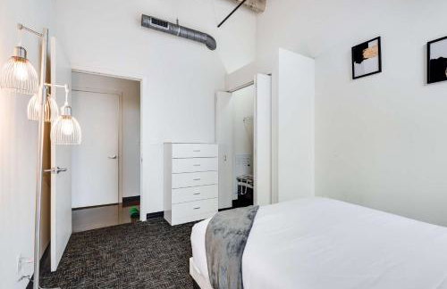 West Loop - City Views With In & Out Parking 6 - Photo 23