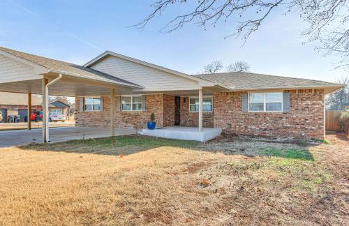 4 Mi to Dtwn Guthrie Family Home with Fire Pit! - Photo 25