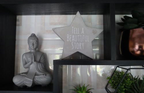 HEDDFAN, Luxury 3 bedroom timber lodge, Now with WiFi, Caer Beris Holiday Park, Builth Wells, SORRY NO TRADESMEN OR CONTRACTORS ALLOWED - Foto 8