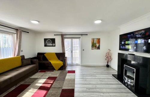 Spacious 3-Bed Home with Garden, Private Parking, Smart Tv's, Fast Wi-Fi - Foto 11