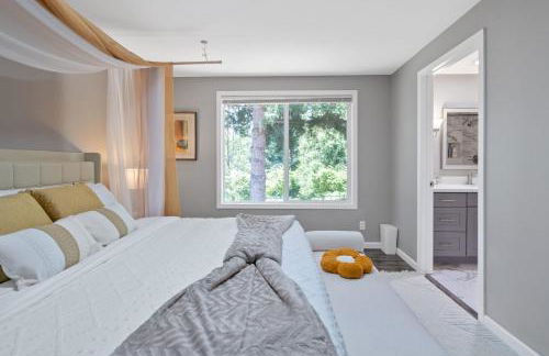 Chic Kirkland Home Overlooking Windsor Vista Park - Photo 17